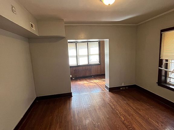 3rd image of 10934 S Vernon Ave APT 2