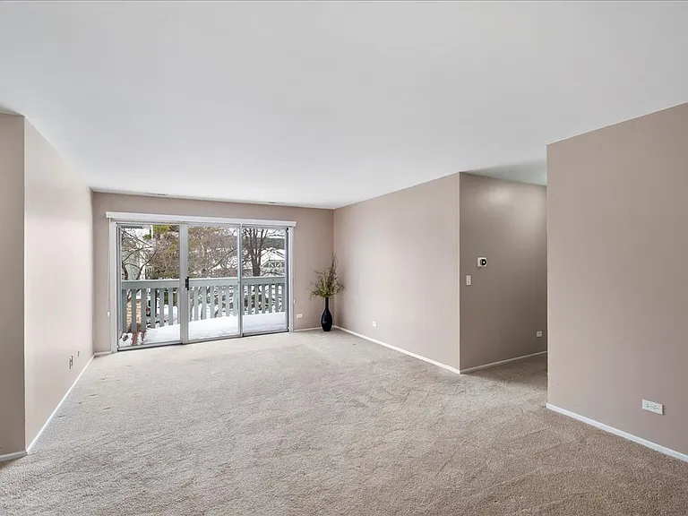 226 Coventry Cir — Photo 10