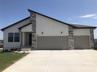 407 Woodview Dr, Raymore, MO 64083