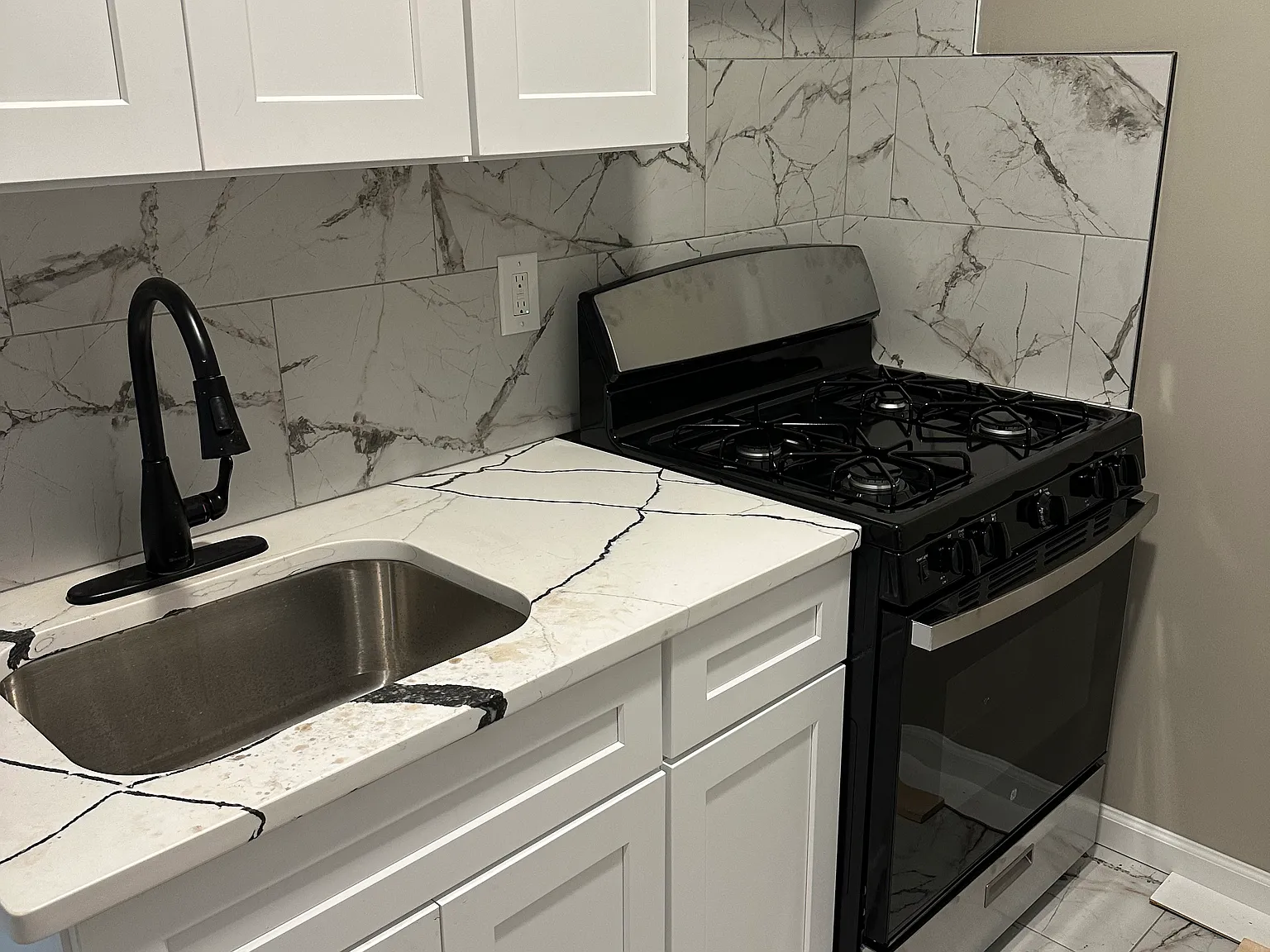 2 bed, 826 sqft, $1,550 — Photo 2