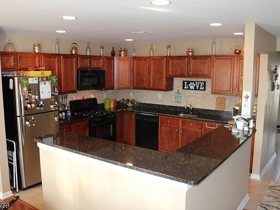 4th image of 8 Virginia Dr