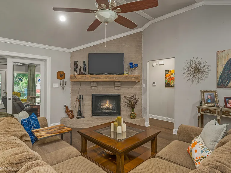 131 Elmview Ln — Photo 3