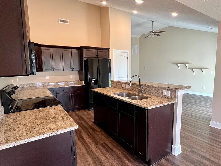 223 Turning Pines Loop — Photo 3
