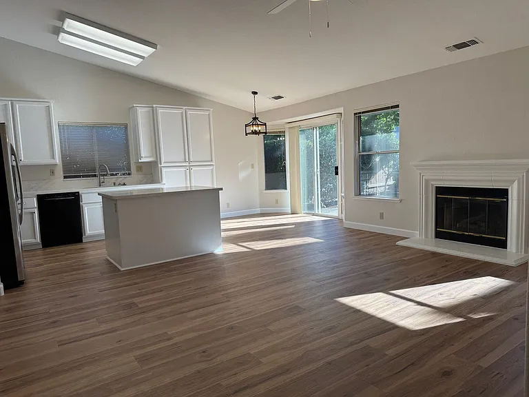 1613 Steinbeck Dr — Photo 4