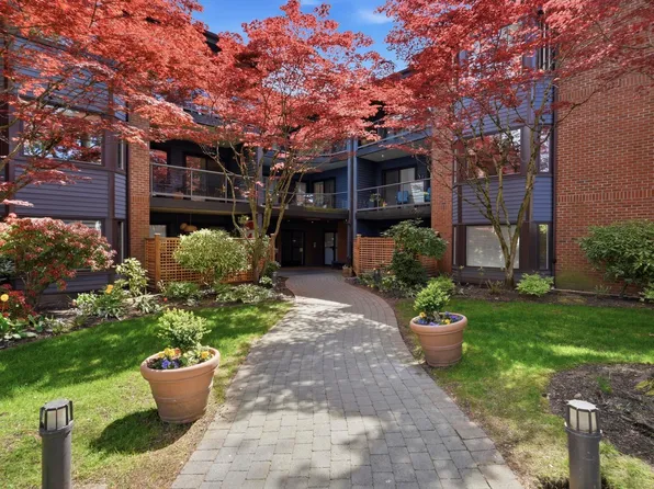 15300 17th Ave #208, Surrey, BC V4A 8Y6