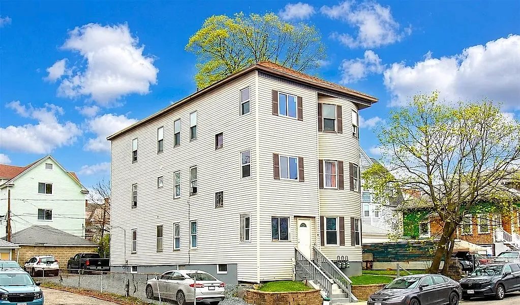 3 bed, 1300 sqft, $1,850 — Photo 2