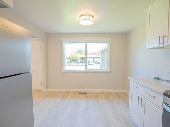 4th image of 2910 Railroad St SE