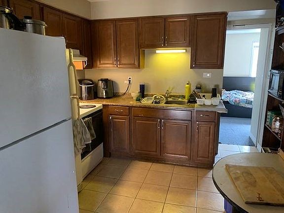 5th image of 65 Cardill Cres Unit A