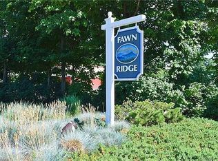 102 Fawn Ridge Ln, Norwalk, CT 06851