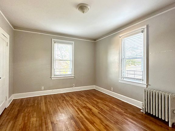 2nd image of 90 Oxford Pl Floor 2