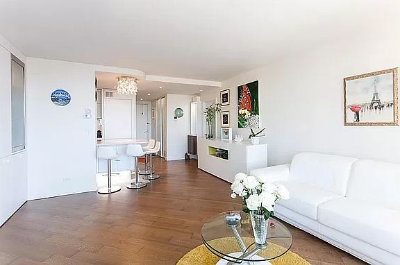 3rd image of 160 W 66th St APT 32A
