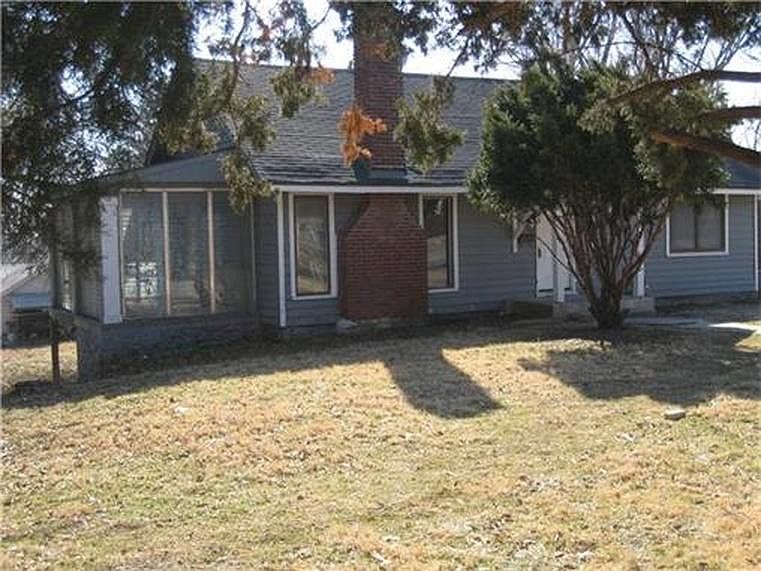 Spacious front and back yards