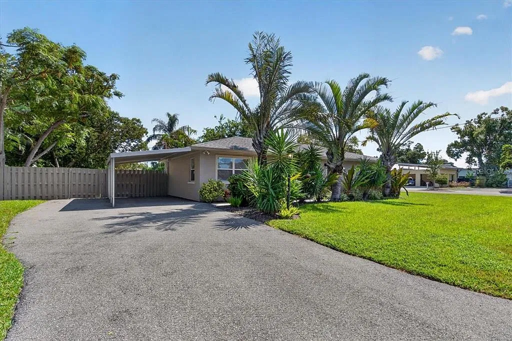 3 bed, 2.0 bath, 1274 sqft, $2,795 — Photo 2