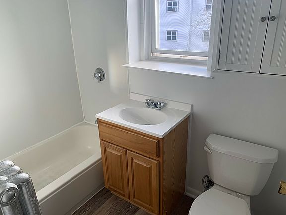 3rd image of 7 Mount Hood Rd APT 3