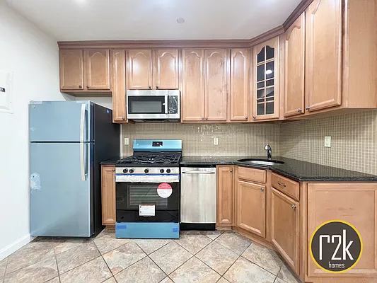 Rented by Realty 2000 Corp | media 9