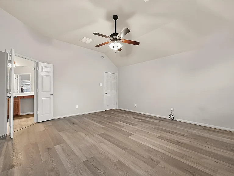 28207 Chalet Park Dr — Photo 23
