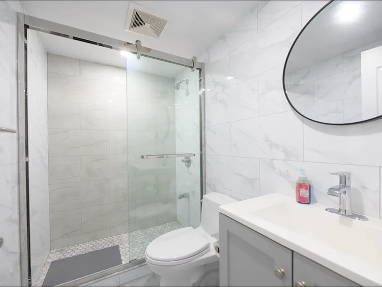 4000 Utopia Pkwy #2 — Photo 5
