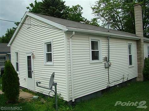 5th image of 1312 Marion Ave