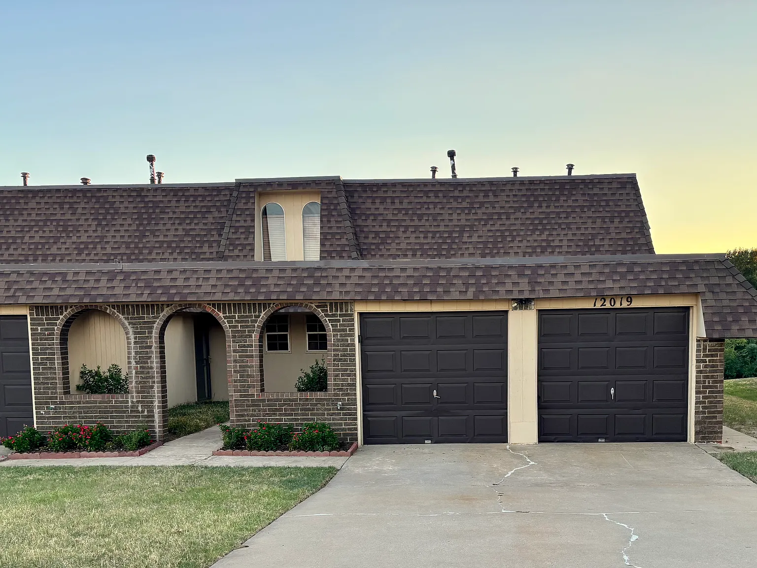 2 bed, 1.5 bath, 1292 sqft, $1,350 — Photo 1
