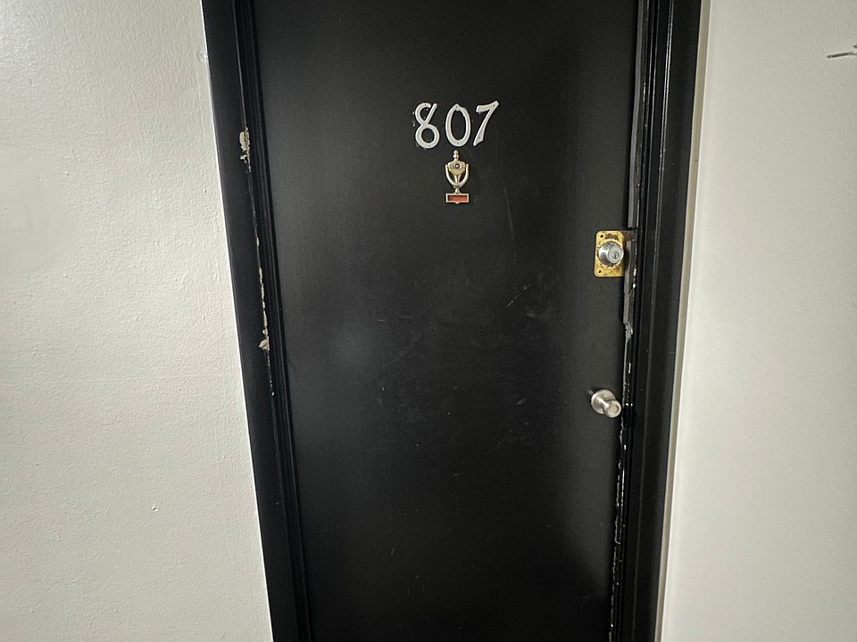 807 Unique 2 bedroom 2 bath with two entries - freshly renovated apartment featuring modern updates throughout! Located in School House