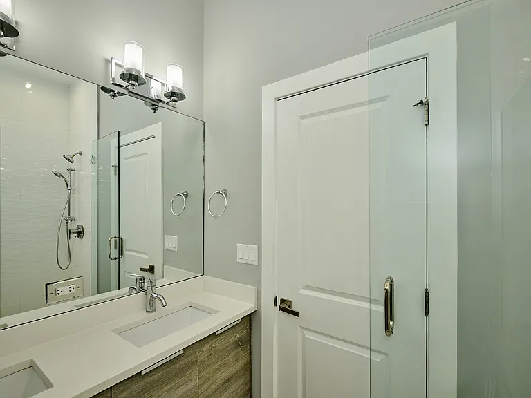 1752 W 18th Pl #2N — Photo 7