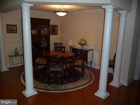 4th image of 502 W Broad St APT 409