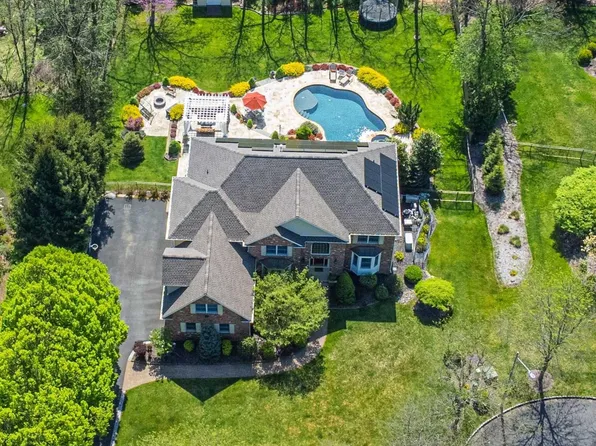 6 Matthew Pl, Mahwah, NJ 07430