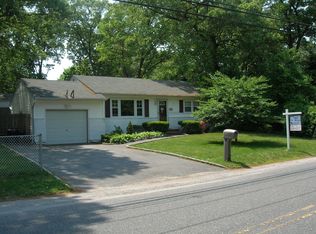 100 Smith St, Ronkonkoma, NY 11779