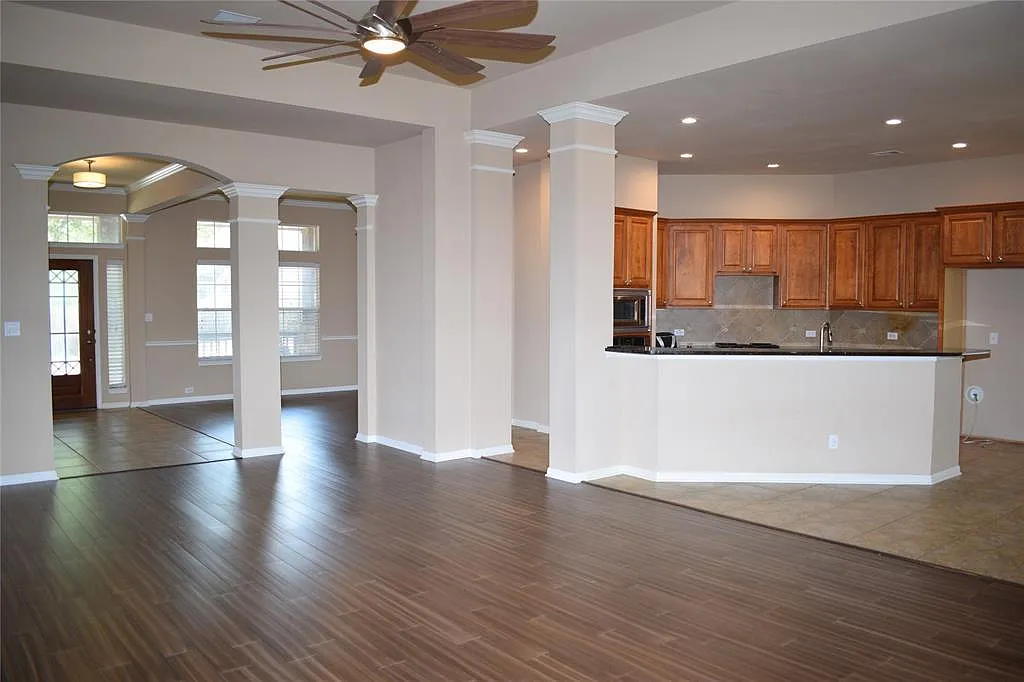 3 bed, 2.0 bath, 2939 sqft, $3,300 — Photo 4