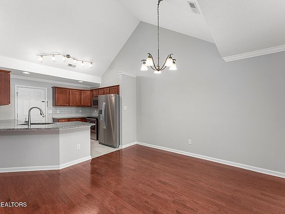 5th image of 3504 Oak Villa Way