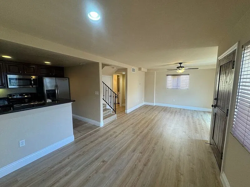 2 bed, 2.5 bath, 1100 sqft, $3,600 — Photo 4