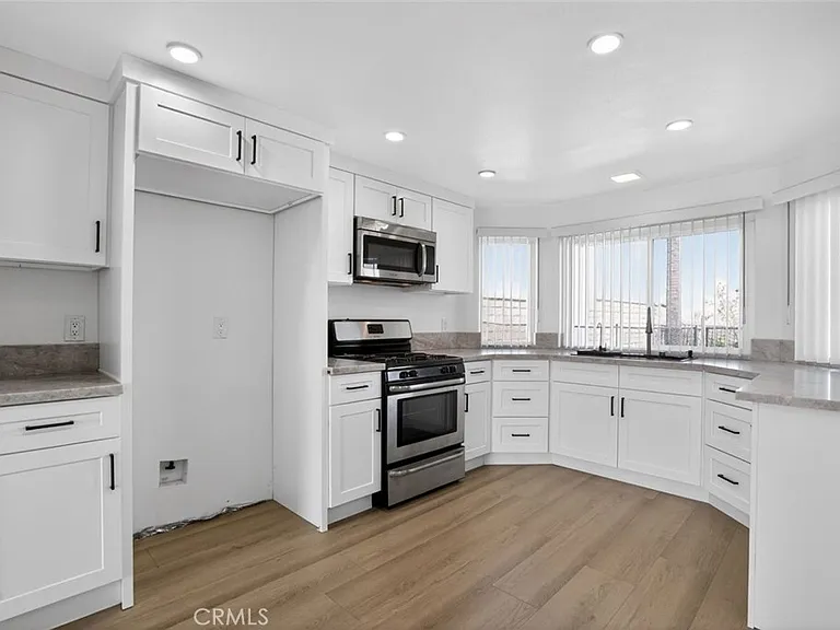 28131 Florence Ln — Photo 16