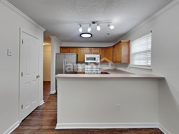 3rd image of 108 Hampshire Dr