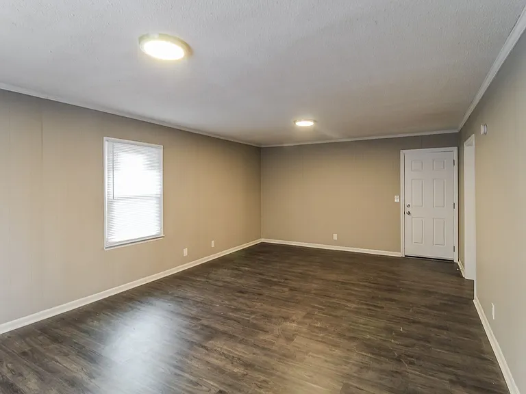 1168748_018_living_room_13547146.jpg