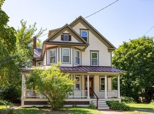 38 Cleveland St, Greenfield, MA 01301