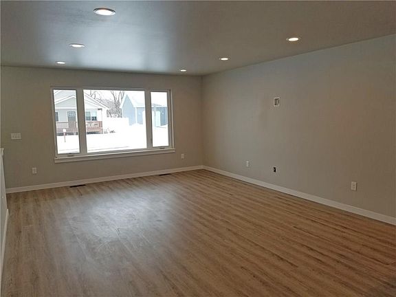 5th image of 146 Viceroy St