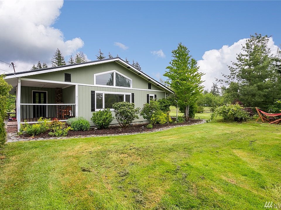 Well maintained 1 story home with vaulted ceilings, lots of windows for natural lighting. Beautiful landscaping with mature fruit trees.