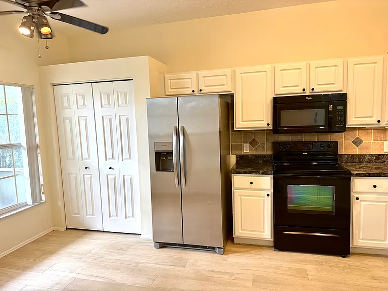 940 Springwood Cir — Photo 5