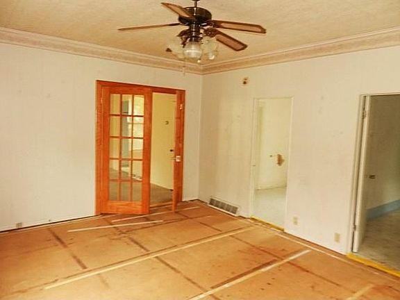 5th image of 113 W 10th St