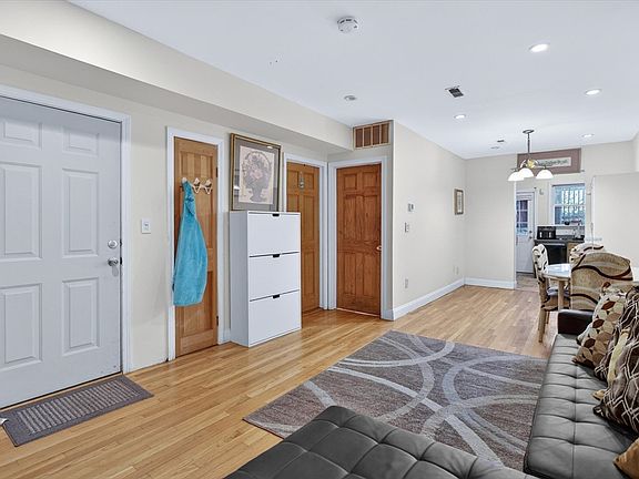 2nd image of 7 Chesterton St