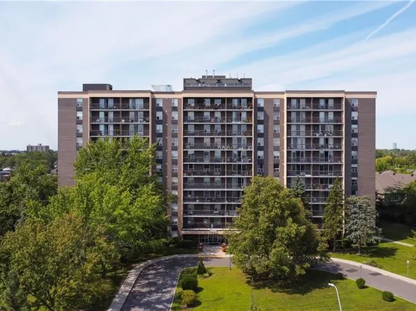 2400 Virginia Dr #103, Ottawa, ON K1H 8L3