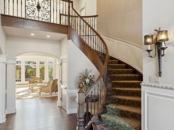 3rd image of 1051 Oakmont Ct