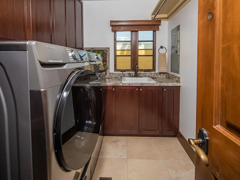 Laundry room (upstairs)
