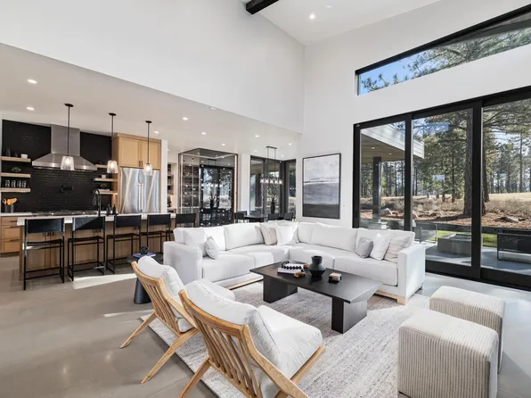 11630 Henness Rd, Truckee, CA 96161