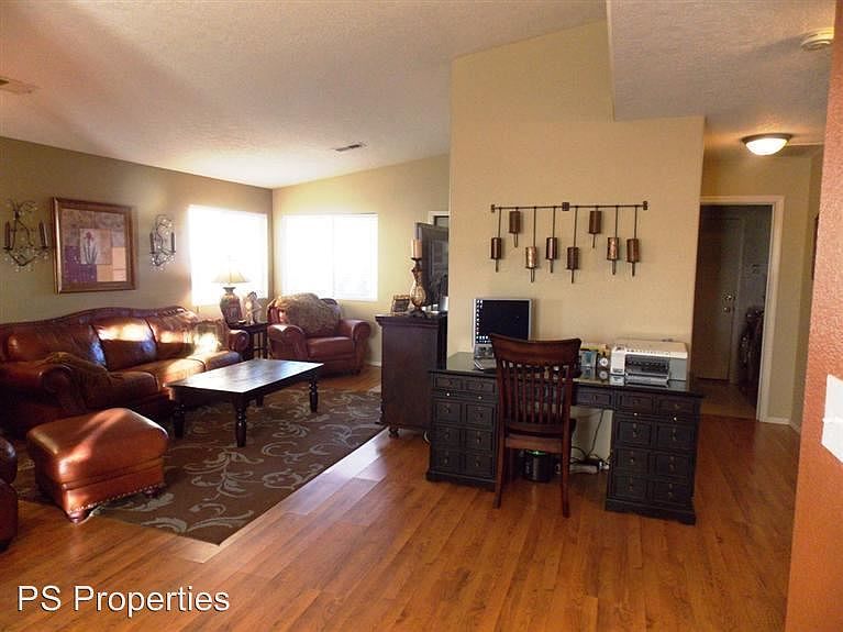 2nd image of 9005 Moonstone Dr NE