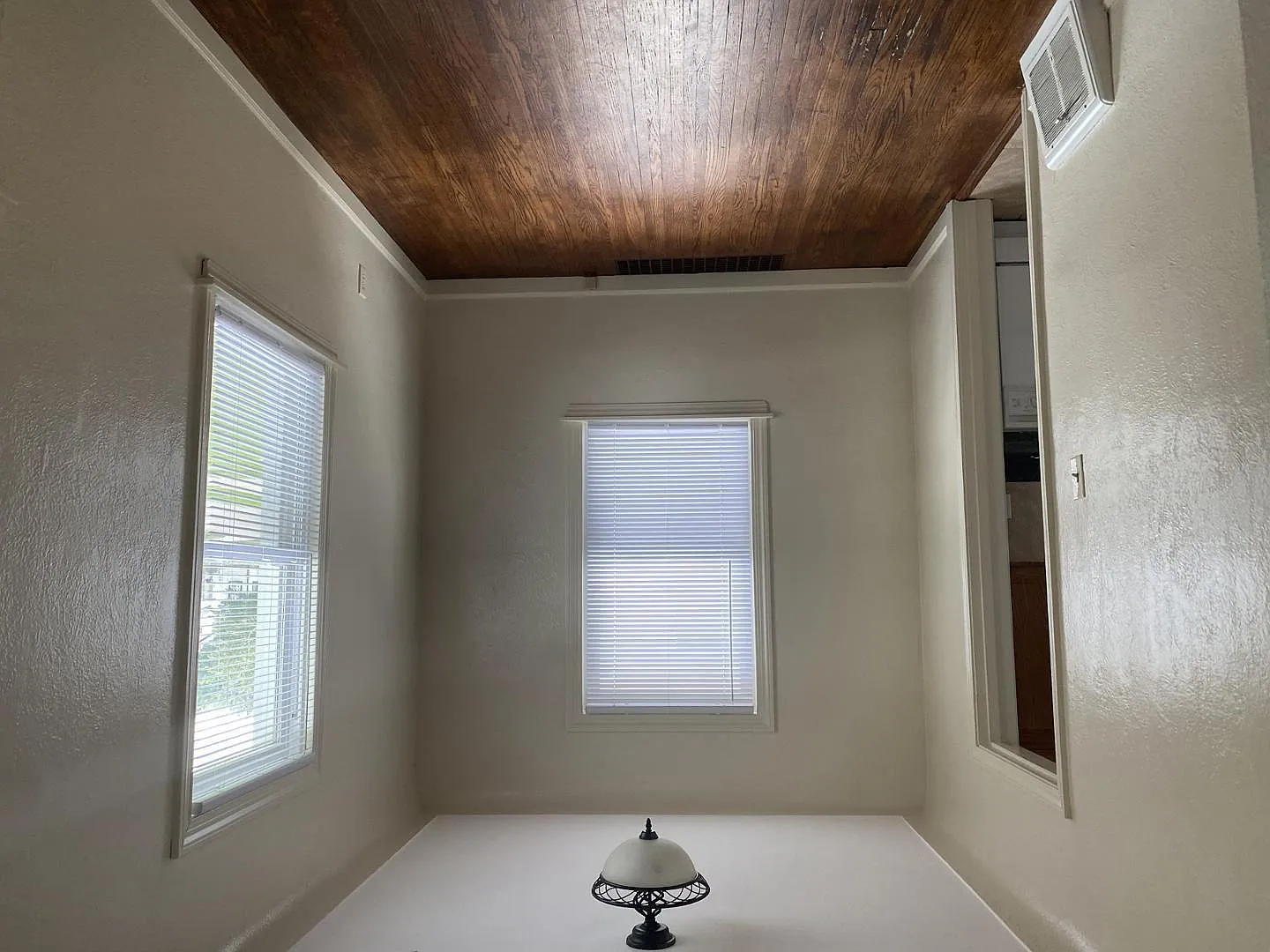 3 bed, 1.0 bath, 1128 sqft, $1,400 — Photo 4