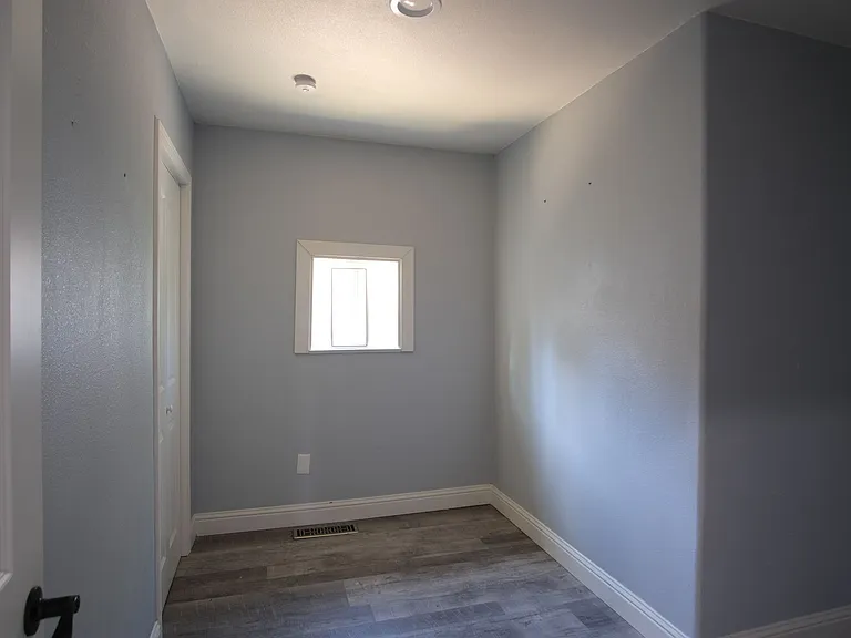 1436 Albany Ave — Photo 18