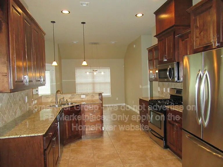 1012 W Fargo Ln — Photo 7