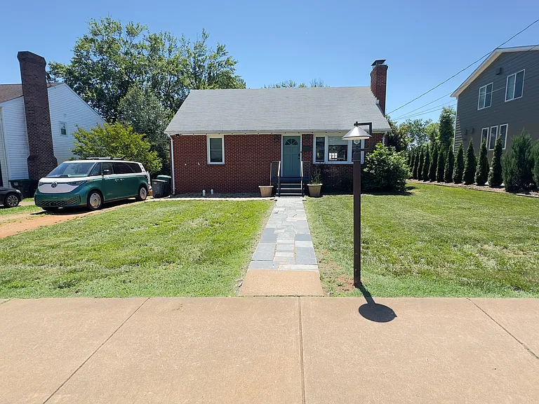 1104 Locust Ave — Photo 18