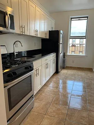 Rented by Arena Real Estate | media 6